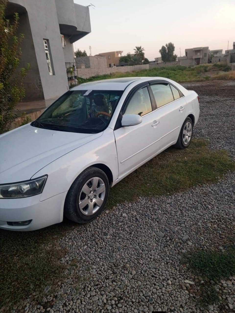 سوناتا موديل 2007
محرك 6/3300 شرط 
كير شرط 
صدر جديد 
تواير جدد
تبريد كمبريسر بي ضعف يعني ما يشتغل 
تدفئه 
فتحه سقف 
شاشه 
كشن كهربائيّ تدفئه تبريد
تحكمات ستيرن 
بيه صبغ عام تكشير 
وارد امريكي 
رقم اربيل دولي 
تواير جدد 
لايت زنون
مثبت سرعه 
السعر 95وبيه مجال قليل
***********
