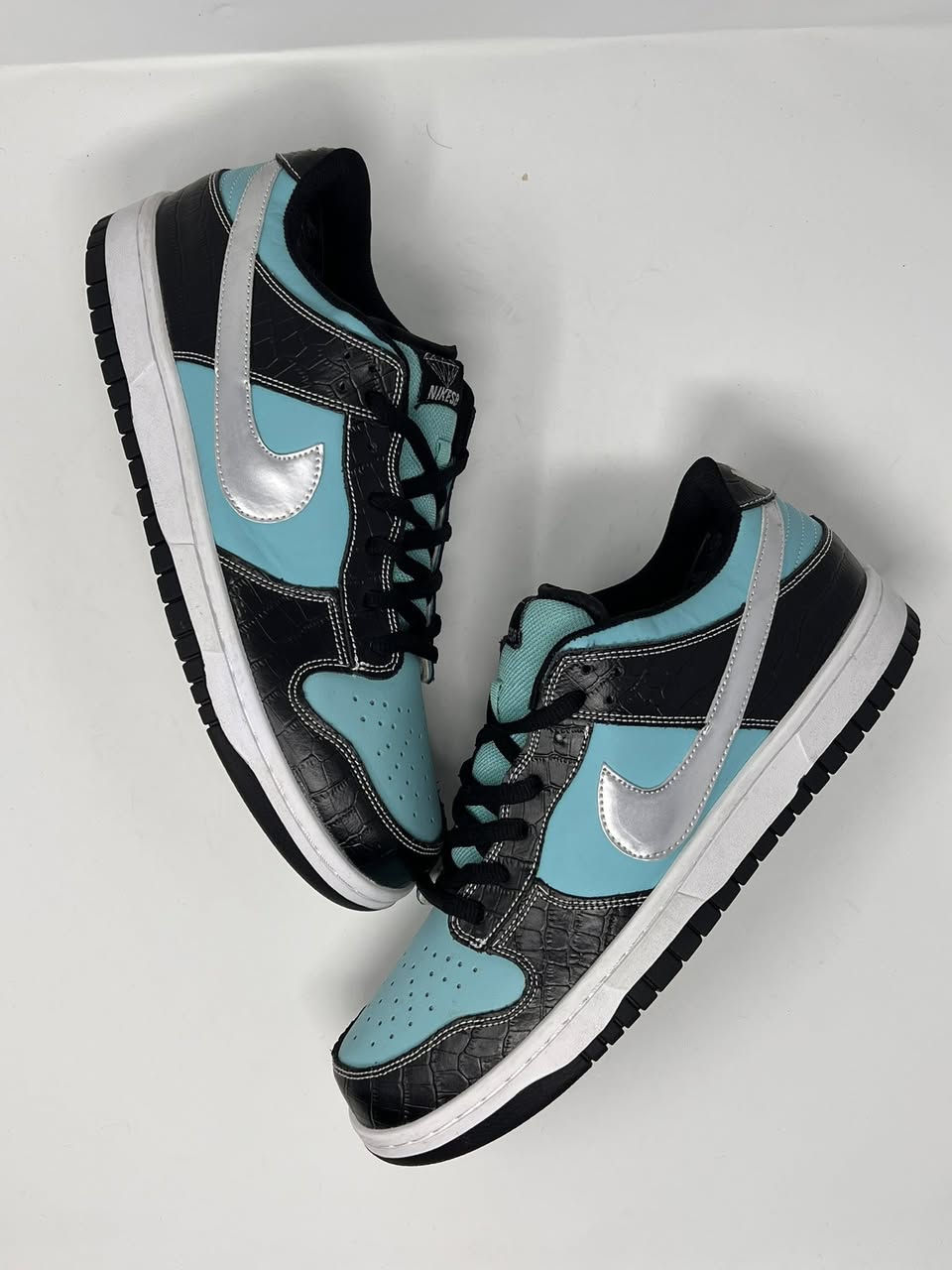 Nike sb diamonds
قطعه فنيه تفاصيلهه رائعه، حجم 44(28cm)، القطعه سعرهه على المواقع يتجاوز ال 2000دولار،،،،،،،،،،
سعرهه 35 الف دينار بس

ادخل انستا شوف شنو متوفر
https://www.instagram.com/hermes.storex?igsh=MTBvc3I2dm9yYTBjaw==


**إذا كنت صاحب هذا الإعلان وتريد حذفه لأي سبب، رجاءا أرسل رسالة إلى الدعم الفني**