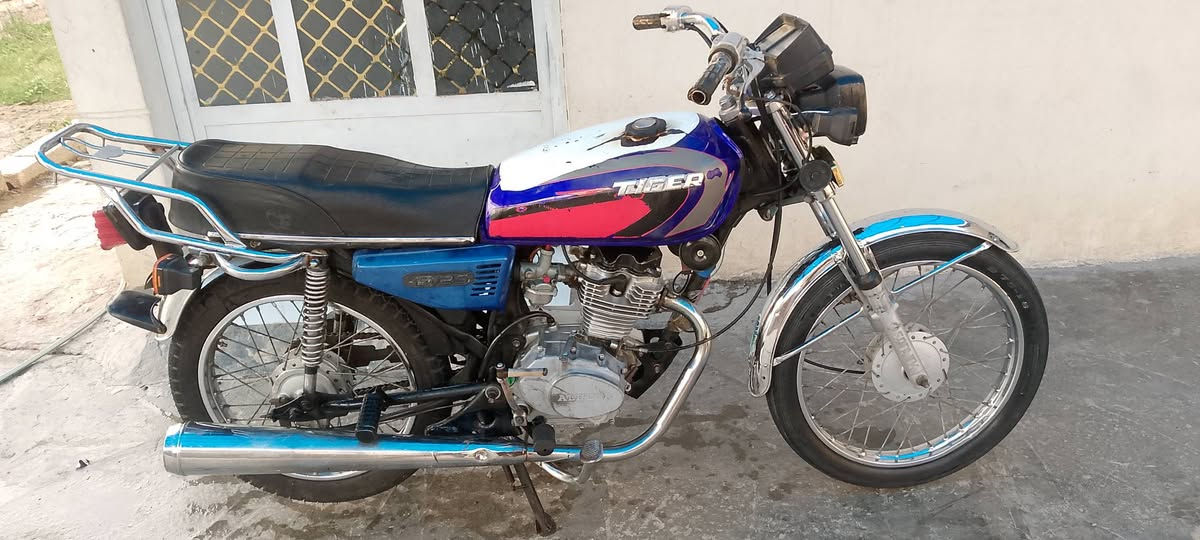 السلام عليكم دراجه تايكر موديل 21 دراجه خير من الله ما نقصه اي شي كهربائي كله شغاله اوراق اصوليه العنوان واسط قضاء العزيزية السعر 350بيه مجال رقم ***********
