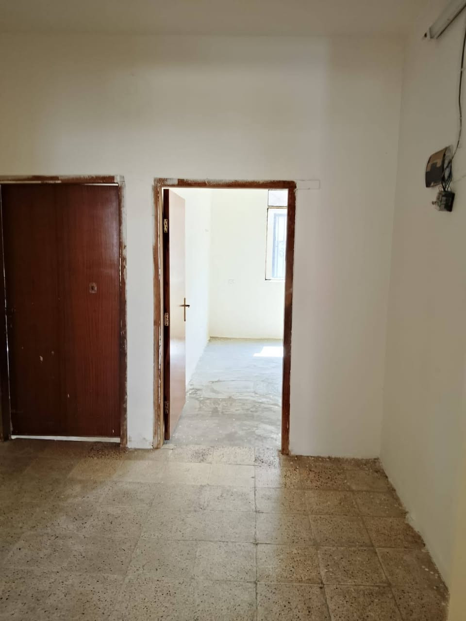 شقه للايجار حي العربي طابق ثاني مدخل مشترك مساحه 150متر غرفتين نوم هول وسطي استقبال مطبخ ..نهاية حي العربي خلف شارع العام 
سعر 250
مكتب بردى 
***********
