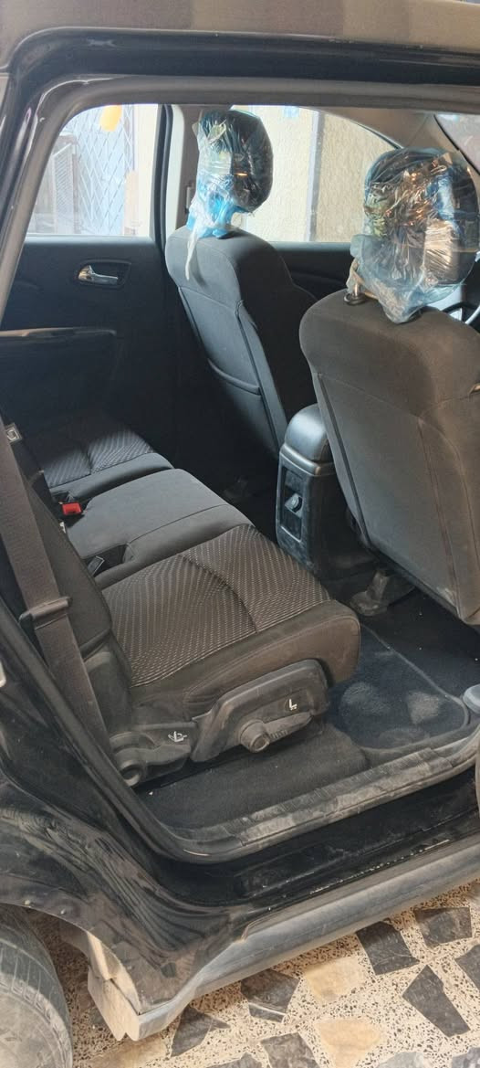 يالله السلام عليكم
دوج جورني للبيع او مرواس حسب القناعه موديل 2020
رقم سليمانيه باسمي السنويه 
حادثه دعاميه وجاملغ
السياره ماشيه 50
رقم دولي 
 مواصافات 
بصمه 
شاشه بلاديه 
تبريد قطعه وحده 
كشنات مخمل 
محرك 2400 
7راكب 
تبريد قطعه وحده 
السياره جديده الله شاهد
السعر 160 ورقه 
مكان السياره بغداد الزعفرانيه 
***********
