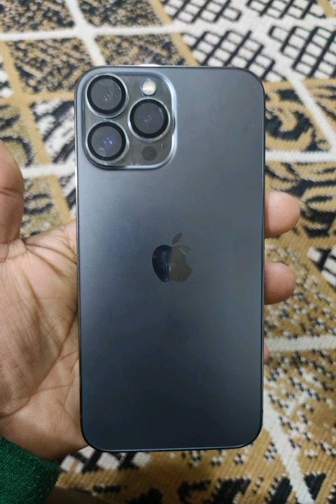 ايفون 13 برو ماكس
السعر 725 اوبي مجال 
بطاريه 86 