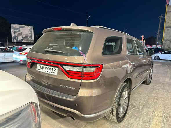 السلام عليكم

دورنكو سيتادل

‏  Dodge Durango Citadel (اعلى فئة) 

فول مواصفات

•الضرر: دعاميه وچاملغ عالبارد

•الرقم: مرقم بغداد 

•الايرباكات:  ودشبول

•المواصفات :

▪️السيارة: دودج دورانكو CITADEL 

▪️الموديل: 2018

▪️المحرك: 3.6L . V6 (ستة سلندر)

▪️ توقف ذاتي 

▪️حجم الويل: ويل كب حجم 20 مع طقم تايرات بحالة ممتازة

▪️لايتات زينون مع حاجب LED مع كشافات دعامية زينون

▪️فتحة سقف 

▪️غرفة السيارة جلد لون اسود اصل

▪️حساس امامي

▪️حساس خلفي

▪️گير شفتر بالستيرن للتحكم بالگير العادي

▪️شاشة الدشبول حجم كبير

▪️تحكم فول كهرباء لكرسي السائق والراكب

▪️كشن ذاكرة (خزن ميموري) لكرسي السائق

▪️ثلاث قطع تبريد

▪️تدفئة وتبريد للكشنات الامامية

▪️تدفئة فقط للكشنات الخلفية

▪️سستم صوت

▪️تشغيل عن بعد

▪️جنطة كهرباء

▪️تحكم ستيرن جهتين بلوتوث وحاكية وكروس سرعة وتحكم صوت 

▪️نظام ABS مانع انزلاق

▪️السيارة فول مواصفات ،.

السعر المطلوب:220

العنوان📍بغداد مشتل

 

للاستفسار☎️:*********** Colombo
