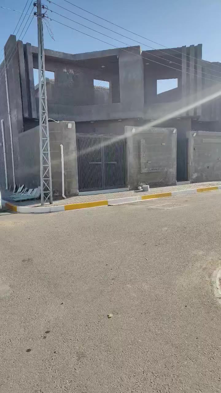 بيت للبيع السماوة الشراكيةالسابعه ركن 280متر 
مقابيل خدمات بناء  2025 طابق واحد وفوك غرفه 
ملاحظة البيت مطلوب 64 للاسكان 
لتواصل مكتب الفيصل للعقارات ***********
                                                ***********
