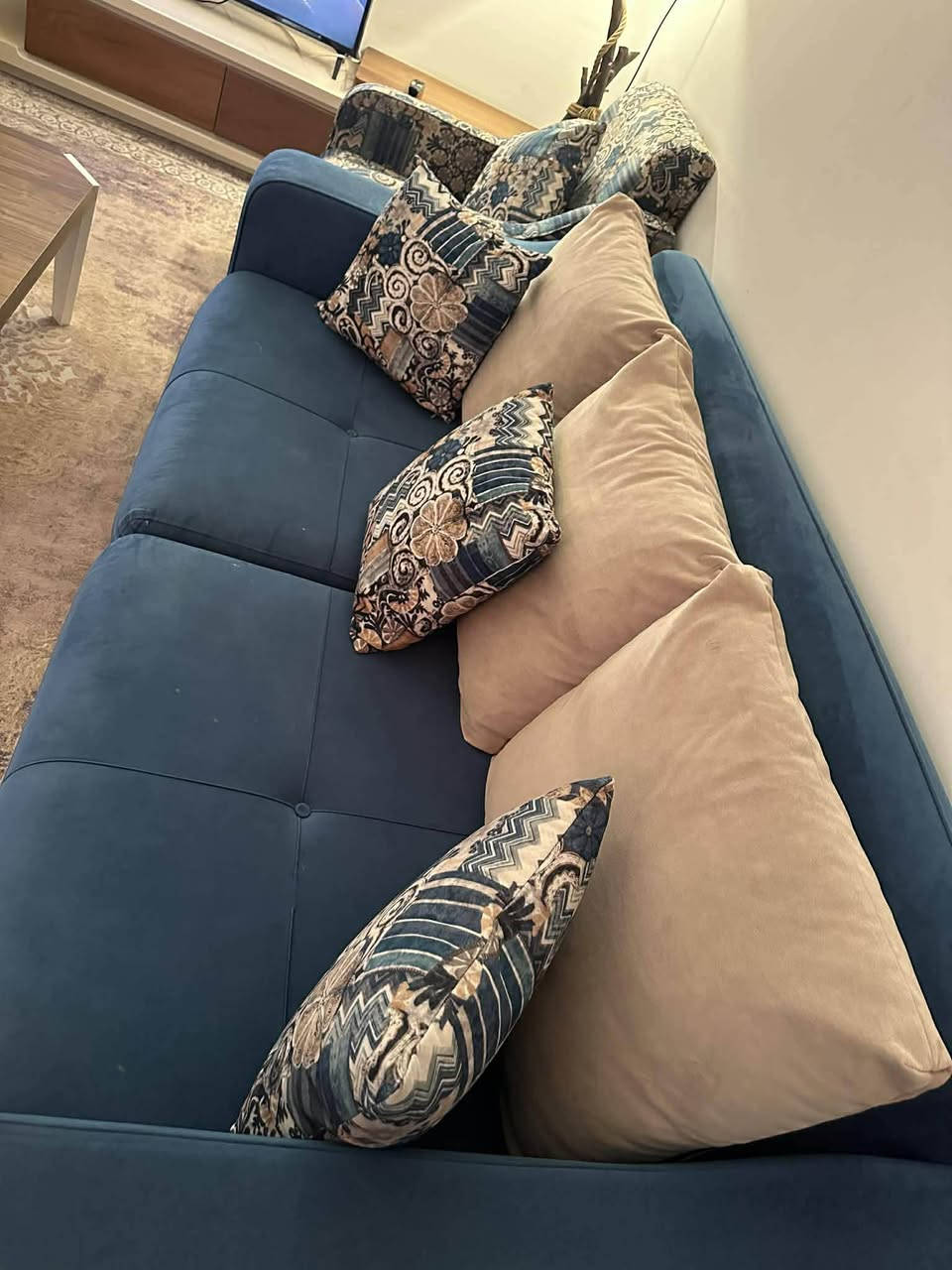 السلام عليكم غراض للبيع تخم ٨ مقاعد ب ٥٠٠ الف وميز تلفزيون ب ١٠٠ الف وتخم ثاني ٨ مقاعد ب ٤٥٠ الف وغرفه نوم نفر ونص ب ٤٥٠ الف المكان الغدير قرب افران رايحين الشمال رقم التلفون ***********
