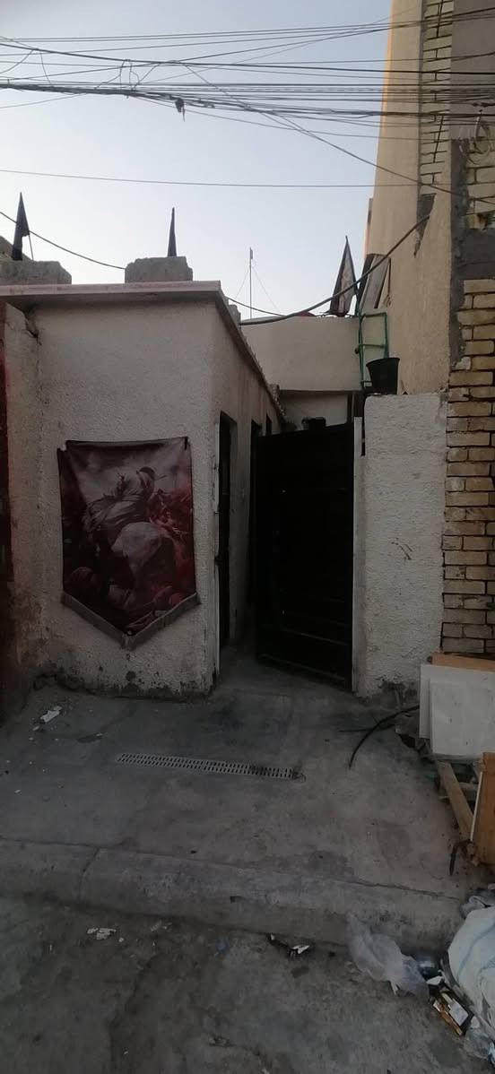 السلام عليكم دار للبيع طابو ملك صرف مساحه ٤٨ متر واجهه٣ و نزال ١٦ طابق واحد طرمة و خدمات و مطبخ و استقبال و غرفة نوم مثل ما موضح العنوان الشعب الديوان شارع ٢٥ الفرع المجاور للعمارة السعر 50 مليون بي مجال للاستفسار اكثر الاتصال علئ الرقم (***********) ابو رقية
