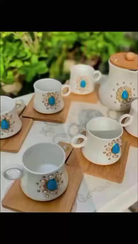 لأن الأم تستحق أجمل الهدايا 🌸
اخترنا لكم هدية أنيقة تليق بقلبها الكبير.
تصميم مميز، جودة عالية، ولمسة حب تبقى ذكرى.
دلّل أمك بهدية تعبر عن امتنانك لكل ما قدمته.
متوفر الآن بسعر مميز مع توصيل سريع. مع ضمان سنه على الصبغ
اطلبها اليوم  حسب الاسم والتصميم الي يعجبك وخلي فرحة أمك تكبر أكثر في عيدها.”
للحجز دايركت ‭0773 762 1907
