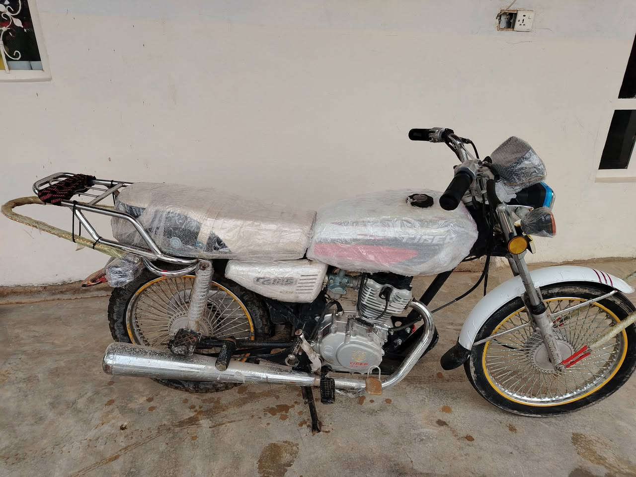 دراجه  2021     4گير للبيع نضافه خير من الله كهربائيات كامل شغال مابيها نقص اي شي
 سعر 375 وبي مجال


**إذا كنت صاحب هذا الإعلان وتريد حذفه لأي سبب، رجاءا أرسل رسالة إلى الدعم الفني**