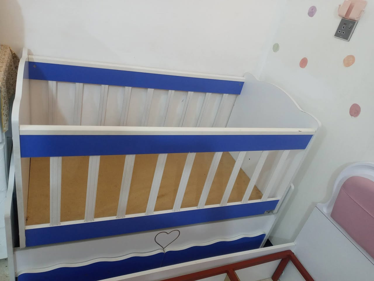 سرير شبابي مع سرير طفل مع الدواشك اخو الجديد السعر شلع ١٣٠ ألف .


**إذا كنت صاحب هذا الإعلان وتريد حذفه لأي سبب، رجاءا أرسل رسالة إلى الدعم الفني**