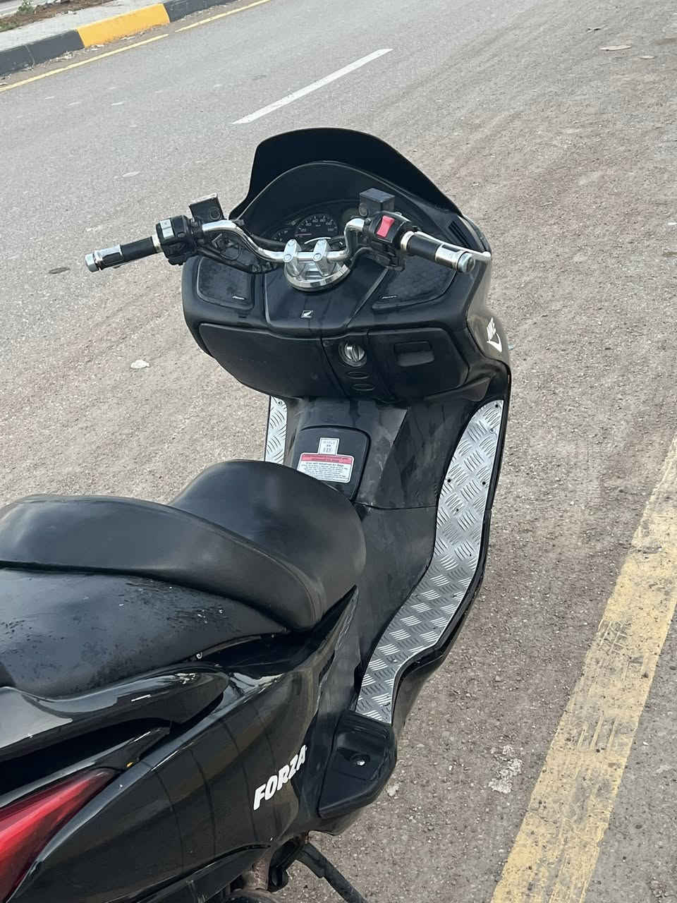 السلام عليكم 
دراجه فورزه 0.9دراجه خير من الله كهربايات محرك كفرات نضافتهن شوف عينك مبيهن شخط دراجه نقص ستان صفح فقط
دشبول كيجات كله شغال  عداد حماوه بانزين شغال
حماوه نص ثابته  السعر 650وبيها مجال للطيبين مكاني ديالى تقاطع القدس ***********
