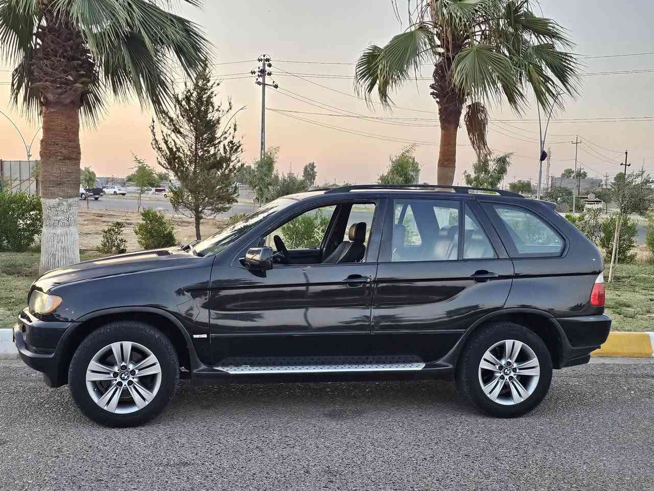 بي ام X5 موديل 2003فول موصفات بدون فتحه محرك 6 دبل فانوس بانزين بدون صبغ سيارة جديدة كله على البلاد رقم ادهوك جديد لون اسود ملكي سعر 115 شراي اتصل *********** مكان كركوك
