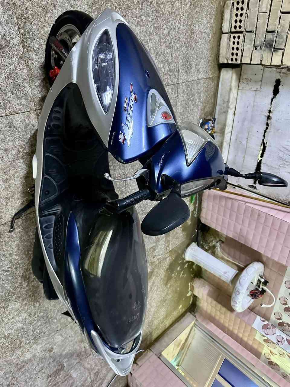 دراجة كامكو V2 ياباني ما مفتوحه ولا مصلحه ولا اي شي بيه كامله كهربائيات وكلشي دهن كل 15 يوم يتبدل 
سعر 975 الف وبيه مجال لشراي وبل عافيه علية الي ياخذه 
مكاني شطرة 
اتصال او واتساب ***********
