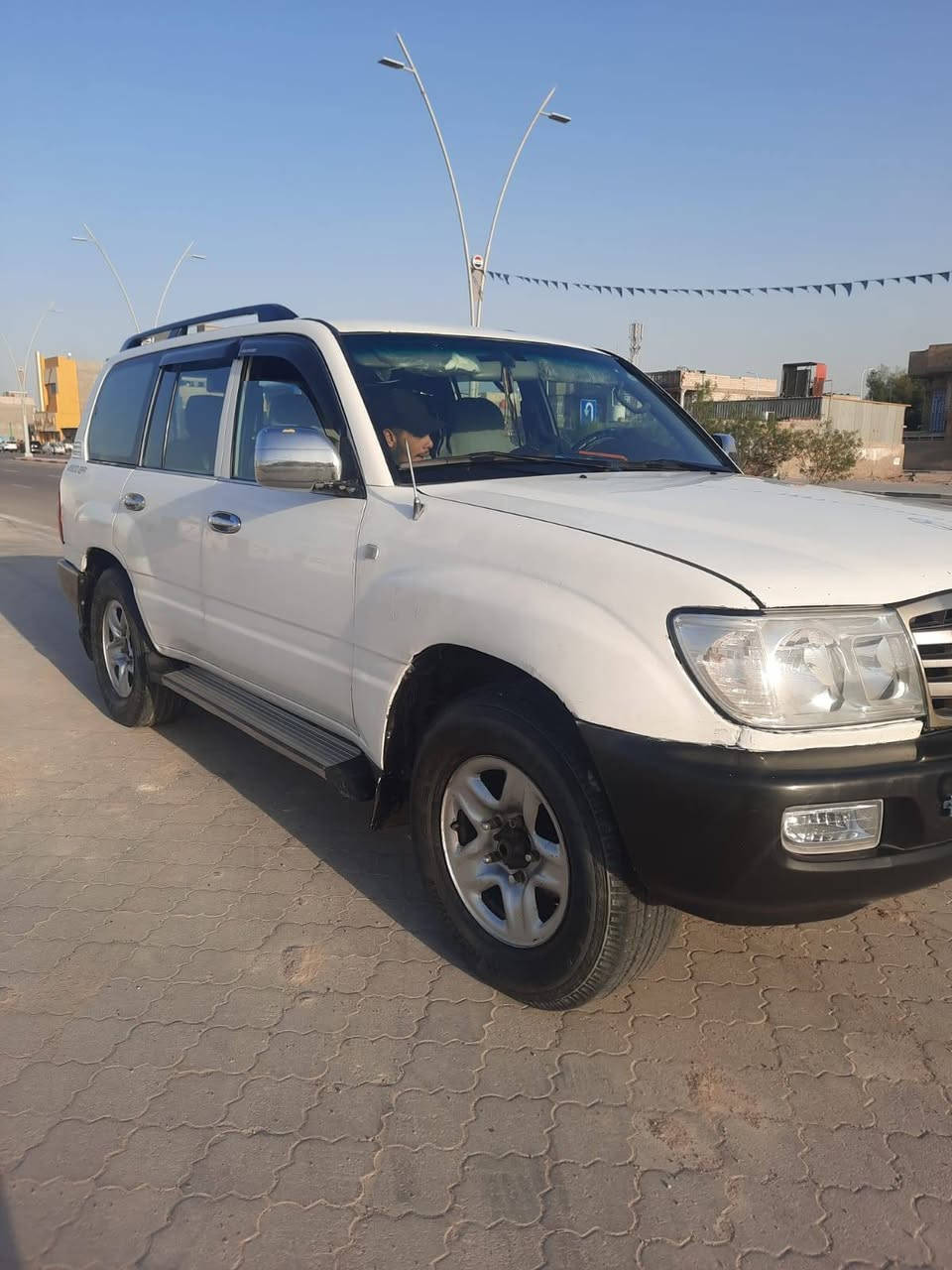 سلام عليكم
مونيكا للبيع
موديل 1999
سيارة مكفوله من الضربه فقط صبغ
تفاصيل:لايت زنون 
دبل تانكي:سيارة بصمه
تبريد شغال 
سيارة كير عادي 
مكينه او كير حلوات 
رقم السيارة شمالي سليمانيه
متوجد بس عل رقم الهاتف
مكاني البصرة قضاء الزبير
***********.
