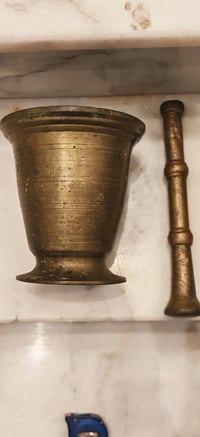 هاون نحاس قديم للبيع القياس 19.5 للاستفسار الاتصال على الرقم 077087407...