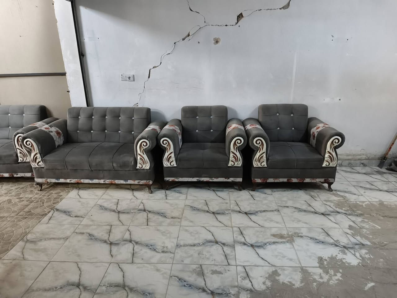 سلام عليكم تخم تركي حطاطه نضافه ٧٠ بل ميه لا وصخ ولا شك شرط  نضافه سعر ٢٧٥ وبيه مجال الاعنوان تكريت القادسيه قطعه ٥٠٠مجمع الطبي 
الاستفسار ***********
