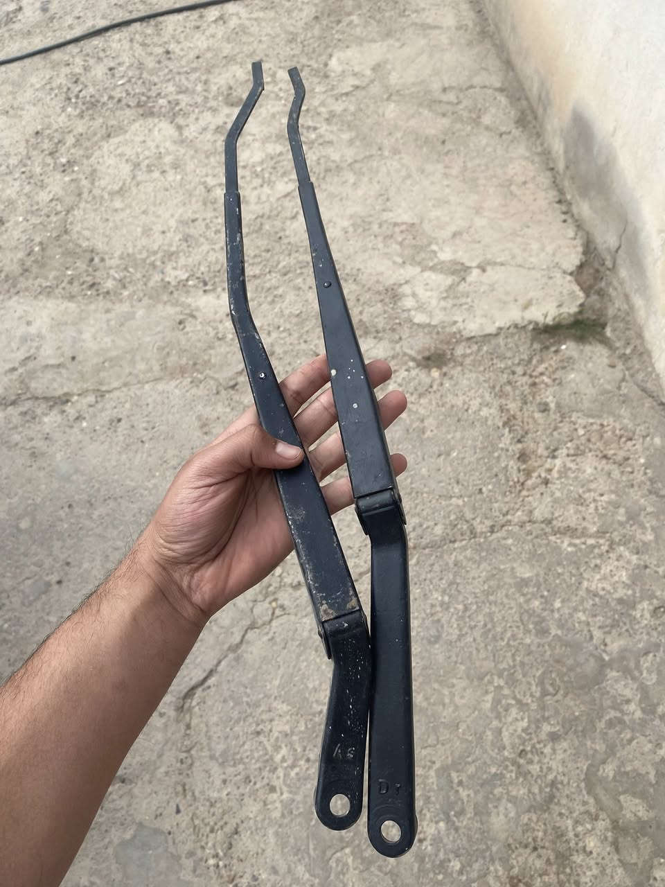 عندي زوج اذرع ماسحات (AD)مال سوناتا 2 بلاديات للبيع ***********
