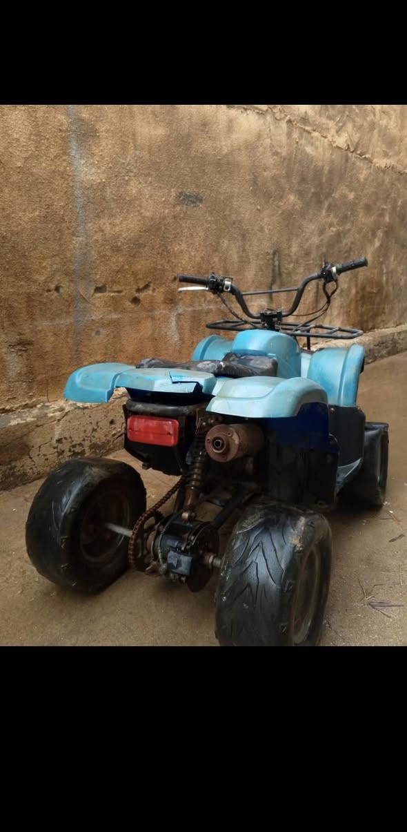 سلام عليكم دراجه رباعيه بانزين للبيع شغاله بس منستخدمه هواي وما جبناله تايرات يحتاجله تبديل بس تايرات سعر 250الف وبيه مجال للتواصل على هاذ الرقم وبيه واتساب ثنينهن***********
***********
