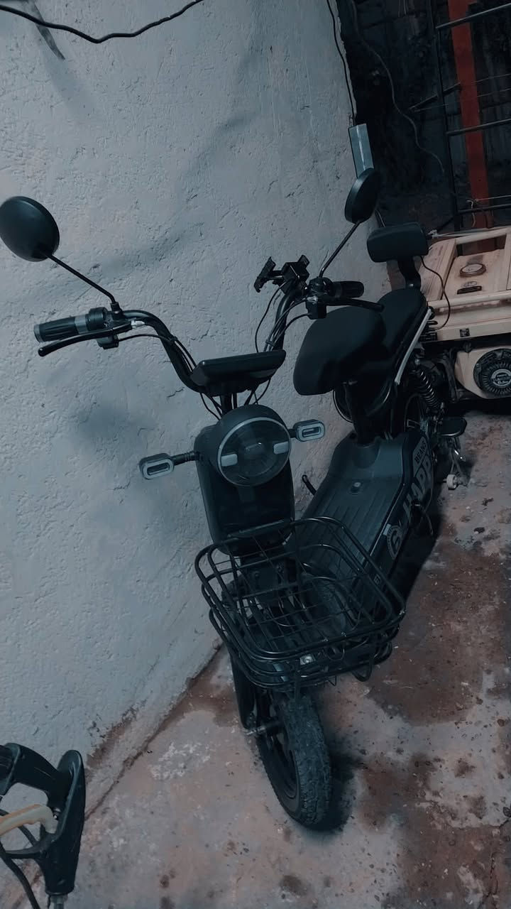 السلام عليكم دراجة شحن حجم 14 مديل 2025 بطاريات تعبانة السعر 150للستفسار  ***********
