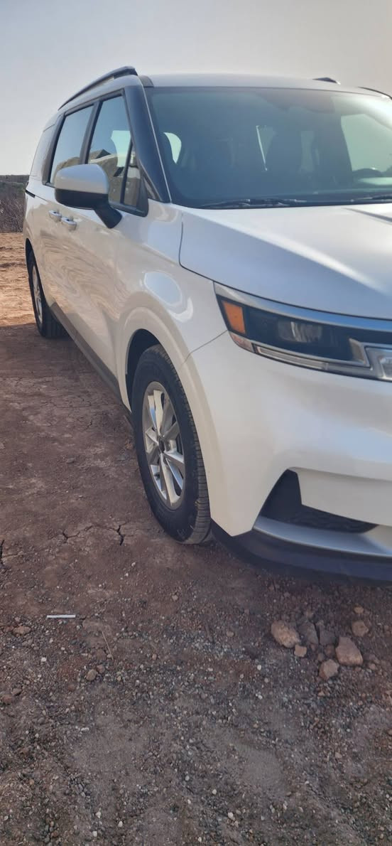 كيه كرنفال اربيل أجره بسمي السنويه موديل ٢٠٢٤ السياره جديده جديده على وضع الشركه حادثه ركن الصندوق يعني شبر واحد فقط بدون صبغ ولابارد ولارصعات فول الافول عدا الفتحه ***********
