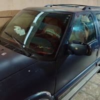 سياره شوفر  بلايزر  موديل 2000 لون كحلي  رقم انكليزي  باسمي نظيفه  الس...