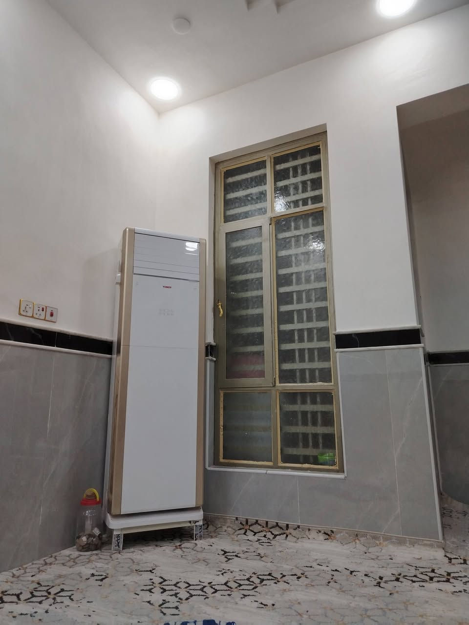 السلام عليكم بيت للبيع نهاوند الثانيه بداية شارع عشرين خلف اسواق عسوله البيت طابق ونص طابق ارضي غرفتين نوم وصاله واستقبال ومطبخ حمام وأثنين مناور الطابق الثاني غرفه سويت 10×4 وحمام مشترك وصاله الاستفسار على الرقم ***********
السعر 230
