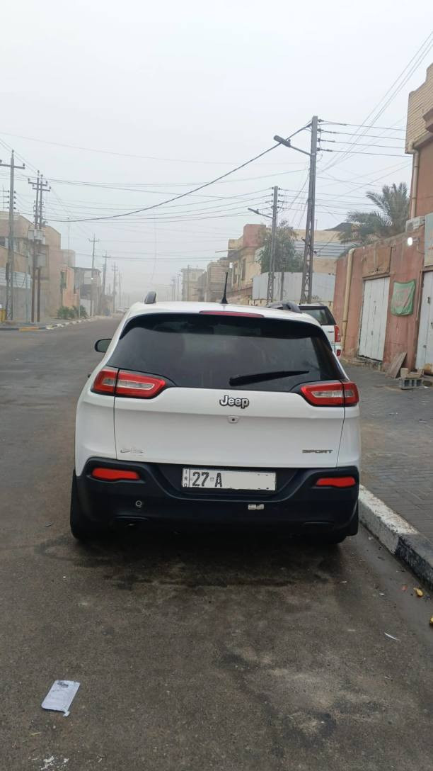 جيب شيروكي بزون 2016 للبيع، سيارة كفالة كير ومحرك، حجم المحرك 2400cc اقتصادي، سنوية 2029 ،السيارة بيها بس باب السايق مبدل بباب مطابق،بيها زلوغ ودحجات بسيطة والسونار مرفق بالصور، السيارة استخدام بيت وماشية 157km ، 
رايدها ب 115 وبيها مجال بسيط
المكان البصرة القبلة حي الجامعة
*********** البصرة, العراق
