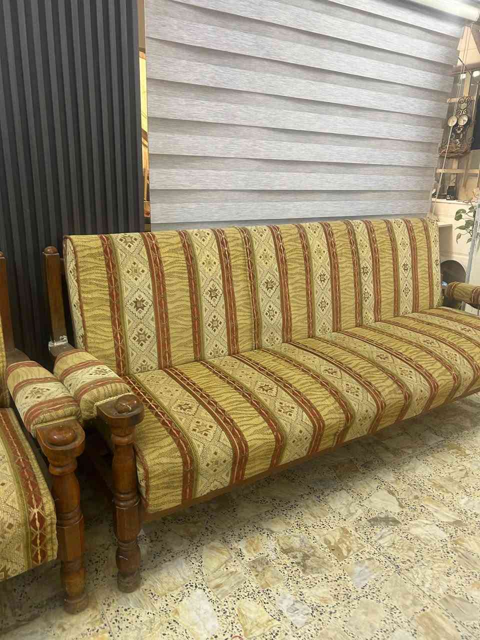 السلام عليكم
تخم صاج
عدد المقاعد الكلي 12 قنفتين اكبار و 4 ام النفر

مكاني بغداد الغزالية
السعر 250 بيه مجال بسيط حك الجية

الرقم
***********
