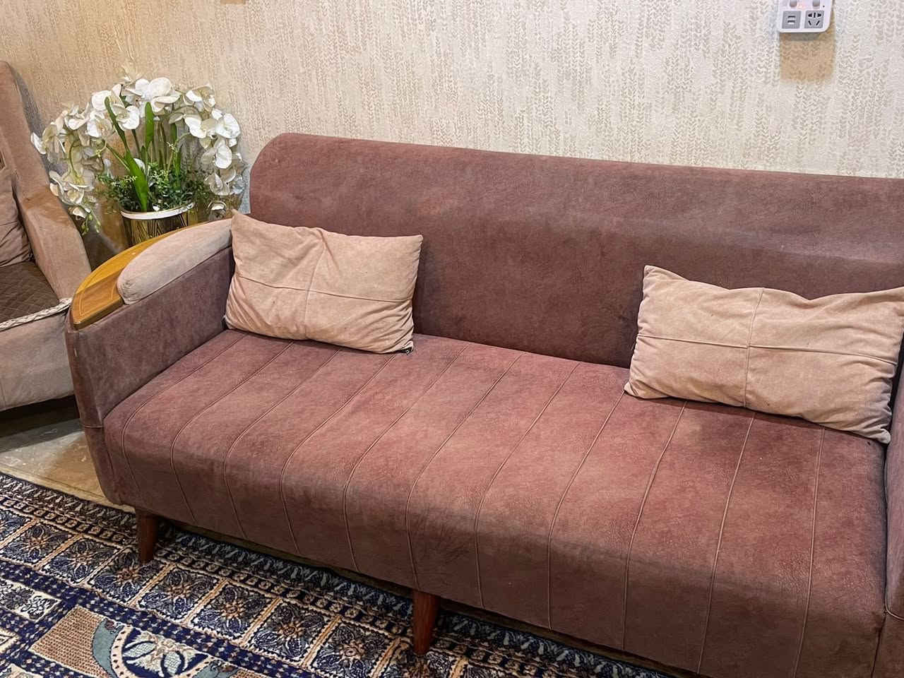 السلام عليكم تخم للبيع نظيف ويا طبلات وطبلةوسطية
للاستفسار الاتصال على الرقم ***********وبسعر جدا مناسب
