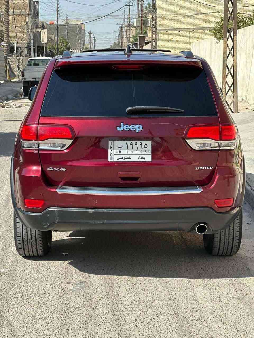 السلام عليكم . جيب ٢٠ شيروكي بغداد باسمي رقم شبه مميز ماشيه ٧٠ ونص . بدون تبديل بيها كلير البنيد واجزاء بسيطه اثر شخوط وطخه خفيفه . حادثها بالدعاميه الاماميه وطاك اير باك دشبول وستيرن ومرجعات . السياره بدلت بيها بساتم مال ١٤ وصارت بدون دوانز ع البانزين العادي وضمان سنه بالمحرك . جاهزه وبدون نقص وجديده داخل وخارج . مكاني بغداد . سعرها ٢١٥ بيها مجال بسيط ***********
