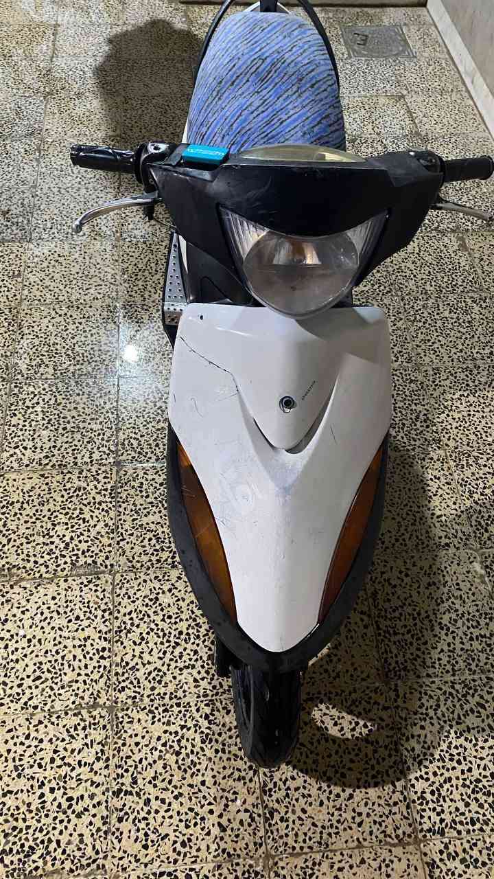 سلام عليكم ماكس سرعة120 للبيع 
كلشي ماعيزها غير دبلات كدام
السعر 350 وبي مجال بسيط 
الاتصال ***********
