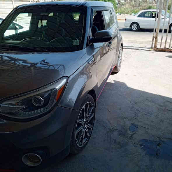 للبيع كيا صول موديل 18 لون فيلي مواصفات فول واحد  على واحد مكينه 1600 تيربو ماشيه 68 الف مكانهه بغداد صليخ بيهه بنيد ضبغ بدون دواخل بدون ارباكات ترهم مراوس السعر  127  ***********.  ***********
