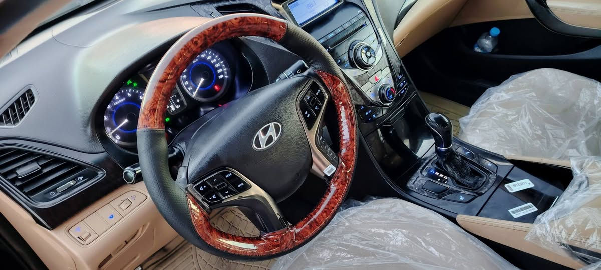 بسم الله سلام عليكم 
ازيرا 2012 خلیجی 
دواخل عسلي
محرک 6
فول بس بدون بانوراما 
بردات خلفية ٣
كشنات جلد تدفئة
تحكم ستيرن جهتين 
تحكم كراسي كهرباء 
تحكم مري كهرباء + شفط 
انارة ترحيبية
مکفوله بدون صبخ بدون تبدیل الی شرای یراسلنی ادزله فیدو شرط تحویل سیاره مابی غرامه سعر مناسب 
كلشي بيها بلاد  مکان اربیل
رقمي بي واتساب -  ***********
