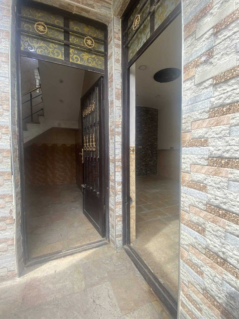 🔰دار سكني ركن للبيع

الموقع:منطقة حي اور الـ٣٠٠ قرب مدرسة المروءة

المساحة:50 متر  10❌5

الطابق الارضي: صالة واستقبال ومطبخ وحمام ومرافق خارجي

الطابق الثاني:غرفتين نوم

الطابق الثالث:سطحين 

🔴البناء جديد والدار فارغ

🟢للأستفسار خاص أو على الرقم ***********
