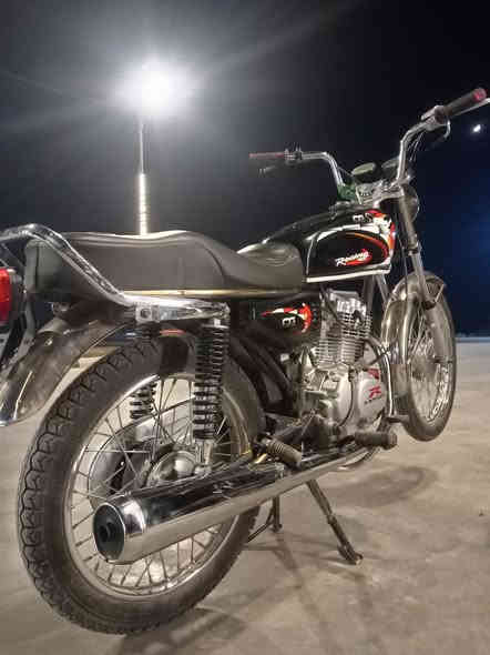 سلام عليكم دراجة للبيع اوراق اصوليه محرك رابيدؤ مبدله بس ولفات مال نامه الاصليات تعميره 24 مكاني الكوت السعر 675
***********
