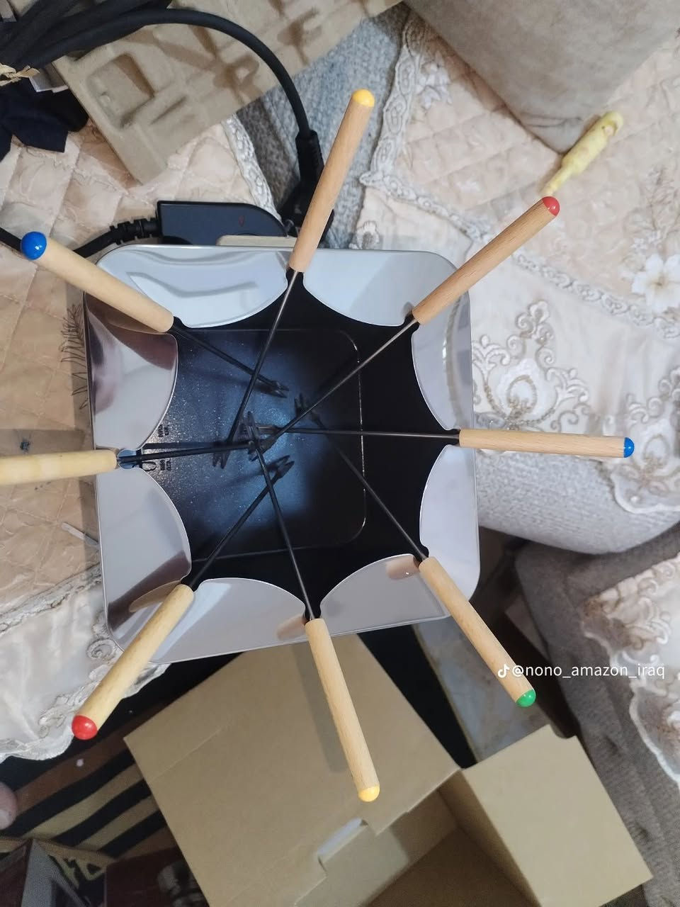 🧀🍫 دلّلي ضيوفك… وخلي تقديمك يفرق!
ماكينة الفوندو الكهربائية من SilverCrest 🇩🇪
اختيارك المثالي لإذابة الجبن أو الشوكولاتة بشكل ناعم ومتوازن بدون احتراق، مع حرارة ثابتة تخليك مرتاح أثناء الاستخدام 🔥
تضيف لمسة أناقة لجلساتك العائلية والعزائم ✨
شوكولاتة ويا فواكه 🍓🍌 أو جبن ساخن ويا خبز 🥖🧀
كلها تصير تجربة راقية بطعم ولا أروع 😍
تشغيلها سهل، تشتغل مباشرة على الكهرباء ⚡
آمنة للبيت، وتنظيفها سريع وبسيط 🧼
مناسبة للبيت 🏠، الكافيهات ☕، والمطاعم الصغيرة 🍽️
وتوفّر عليك وقت وجهد أكثر من الطرق التقليدية ⏱️
💥 عرض خاص
💰 السعر: ١٤ فقط بدل ٢٥
📦 الكمية محدودة… لا يفوتك العرض!


**إذا كنت صاحب هذا الإعلان وتريد حذفه لأي سبب، رجاءا أرسل رسالة إلى الدعم الفني**