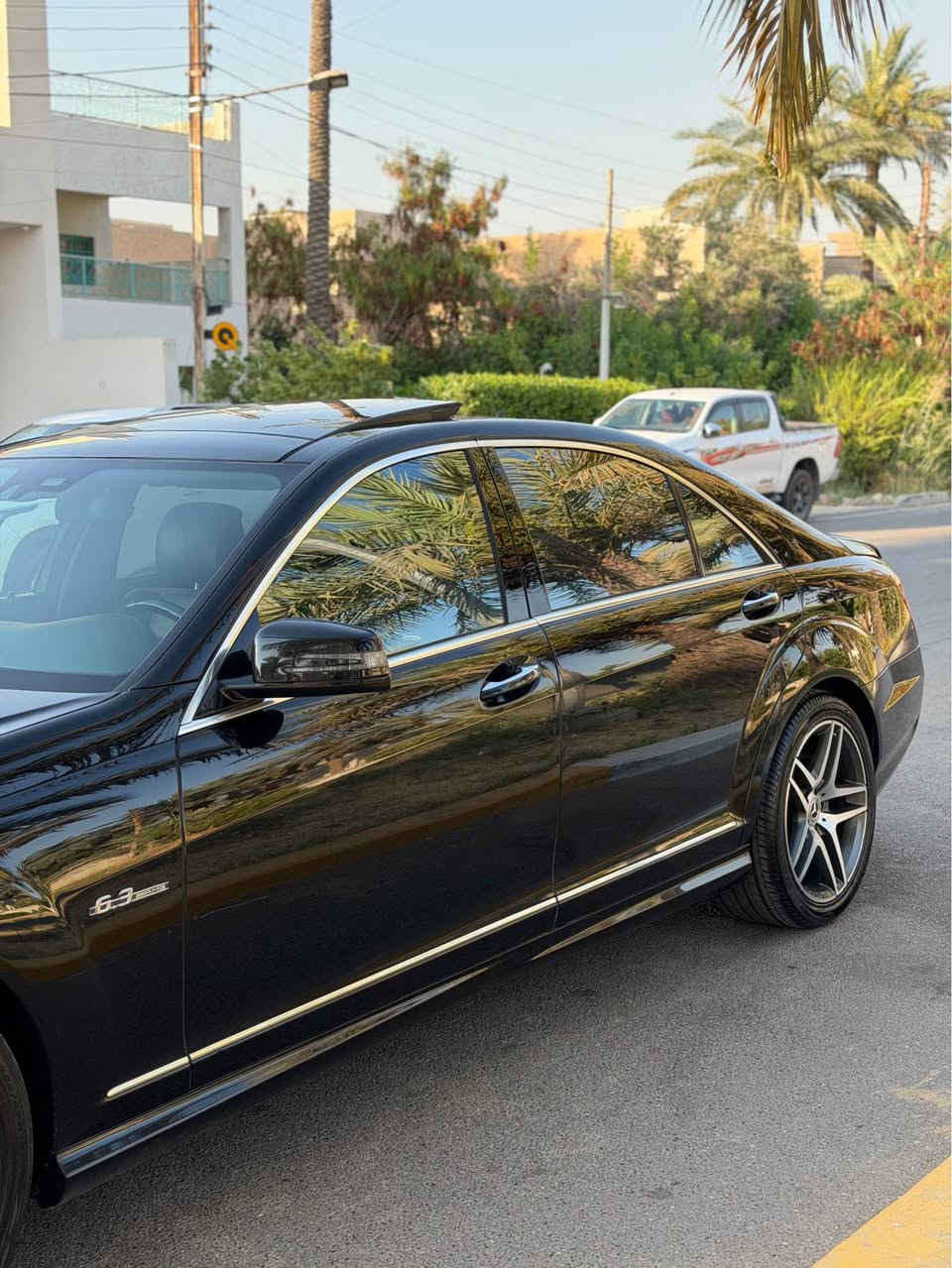 مرسيدس S63 موديل 2007 وارد يابان كفاله عامه بدون صبغ بدون تبديل 
السياره AMG اصل وبيها نصبه تخبل
رقم سليمانيه الجديد 
ماشيه 93 الف كيلو
السياره جاهزه بدون اي نقص وكل اوبشناتها شغالة
وبدون اي مسج
كشنات 4 كهرباء وخزن وتبريد وتدفئة 
بيبان شفط
جنطه كهرباء
ناضور ليلي كروز سرعه
دبلات هيدروليك شغاله 
تحكم ستيرن كأمره خلفيه 
حساسات امامي وخلفي
حداديه امامي وخلفي جديده 
تخم تاير جديد ستوني شاده
مكينه وكير جدد 
كهربائيات كله شغاله وبدون نقص
تجاوي كهرباء كشنات مساج
بصمة أبواب 4 دخول ذكي
گزوز AMG وبيها صوت يخبل رعب بلاد
فجوج بريك AMG 
وبعد هواي بيها مواصفات 
السعر225 وبيها مجال بسيط جدا 
مكاني بغداد السيديه 
*********** بغداد, العراق
