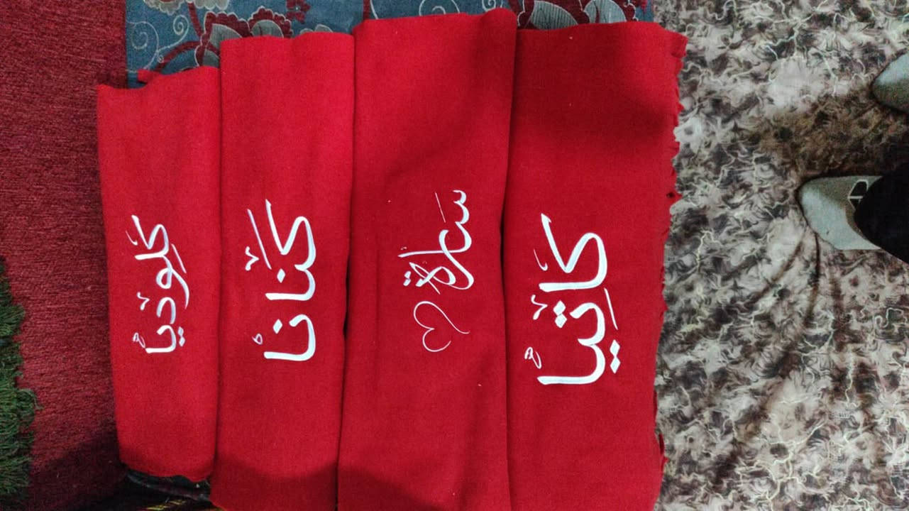 سلام عليكم يتوفر لدينا خياطة اسكارف سعر 15الف يتوفر لدينا توصيل العنوان الخالص 
***********
