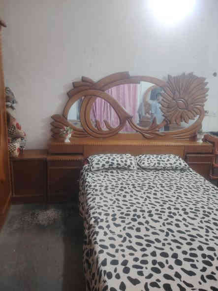 غرفه للبيع السعر ٥٥٠ عنوان واسط الشحيميه ***********
