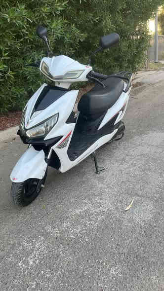 6 بطاريات زينات 
تمشي 50 كيلو 
ملف 2000
سرعتها 85 
4 سرع 
سويج واحد بصمه ضايعه 
لايت امامي عالي ناصي 
بريكات هايدروليك امامي خلفي 
مثبت سرعه 
مكاني اليرموك مجمع ام الطبول 
سعرها 490 
رقمي ***********
