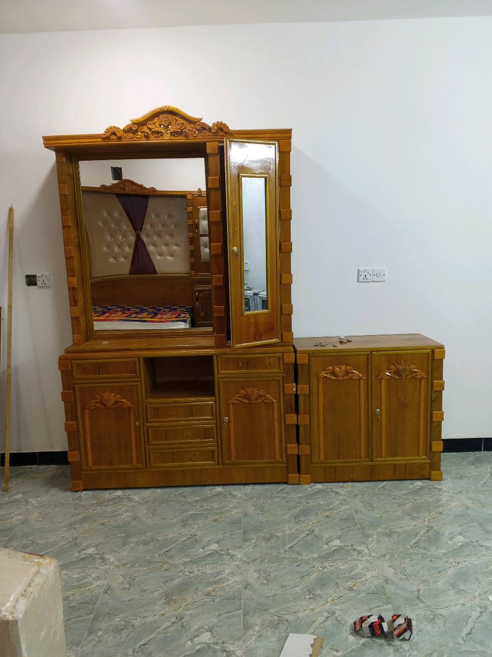 غرفه اخشاب جديده بعدها مستعمله مكان الحسينيه شارع شركه مسقط مالي علاقه لا فتح ولا شد ولا نقل 