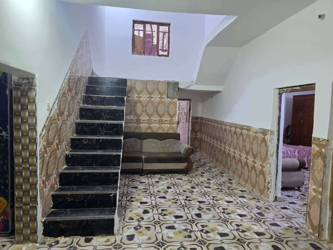 دار للبيع مساحته ٣٥٠متر🟦 نضيف🟥 
يحتوي على غرفتين ومطبخ واستقبال وصحيات داخليه وخارجيه وكراچ وحديقه 🟦 

السعر٥٠مليون قابل للتفاوض🟦
📍العنوان الكوت_حي الحكيم_شارع المستوصف 
🈷️*********** للاتصال على هذا الرقم
