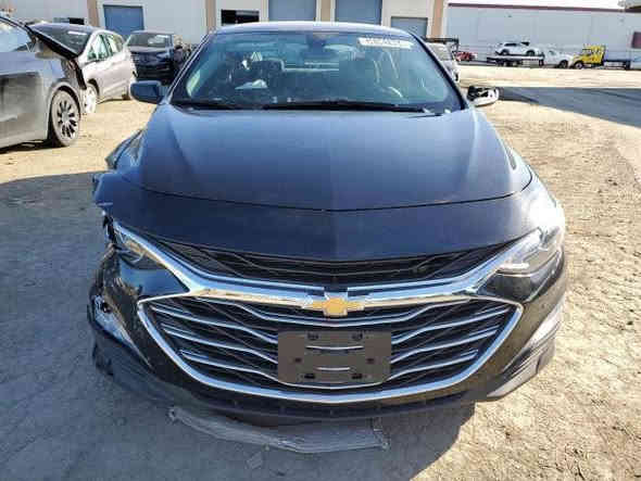 سلام عليكم ماليبو 2022 الي يدور جديد بجم كبس وقطعه وحده صبغ مواصفات معروفه هيترات كشن 
كشن كهرباء 
هاند بريك كهربائي 
هزه وفحص جديد وسنويه باسمي 
ادامه كامله دهن كير دهن مكينه فلاتر سياره جاهزه من كلشي للاستفسار 
واتس اب ***********
***********
عنواني بغداد اعظمية
