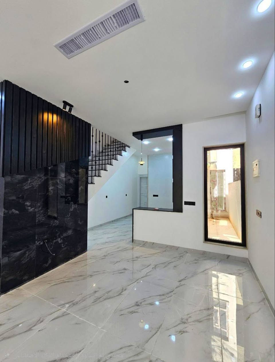 دار للبيع/زيرو تسليم فوري
مساحة/١٠٥م
واجهه/٥م
موقع/حي العربي خلف كافي دخان 
طابقين فول بناء مهندس طابق الاول يحتوي على غرفة نوم هول مطبخ استقبال صحيات نظام أمريكي طابق الثاني يحتوي على غرفتين نوم هول صحيات الاستفسار مراسله صفحة او الاتصال على الأرقام التالية 
***********
***********ابوايمن 
يستقبل مكتب قصر النيل العروض السكنية وا تجارية وا زراعيه يوجد لدينا مقاولات باكادر هندسي متخصص في مجال البناء يوجد لدينا محامين متميزين في كافه القضايه عنوان المكتب موصل حي النور مقابل المستوصف مكتب قصر النيل
