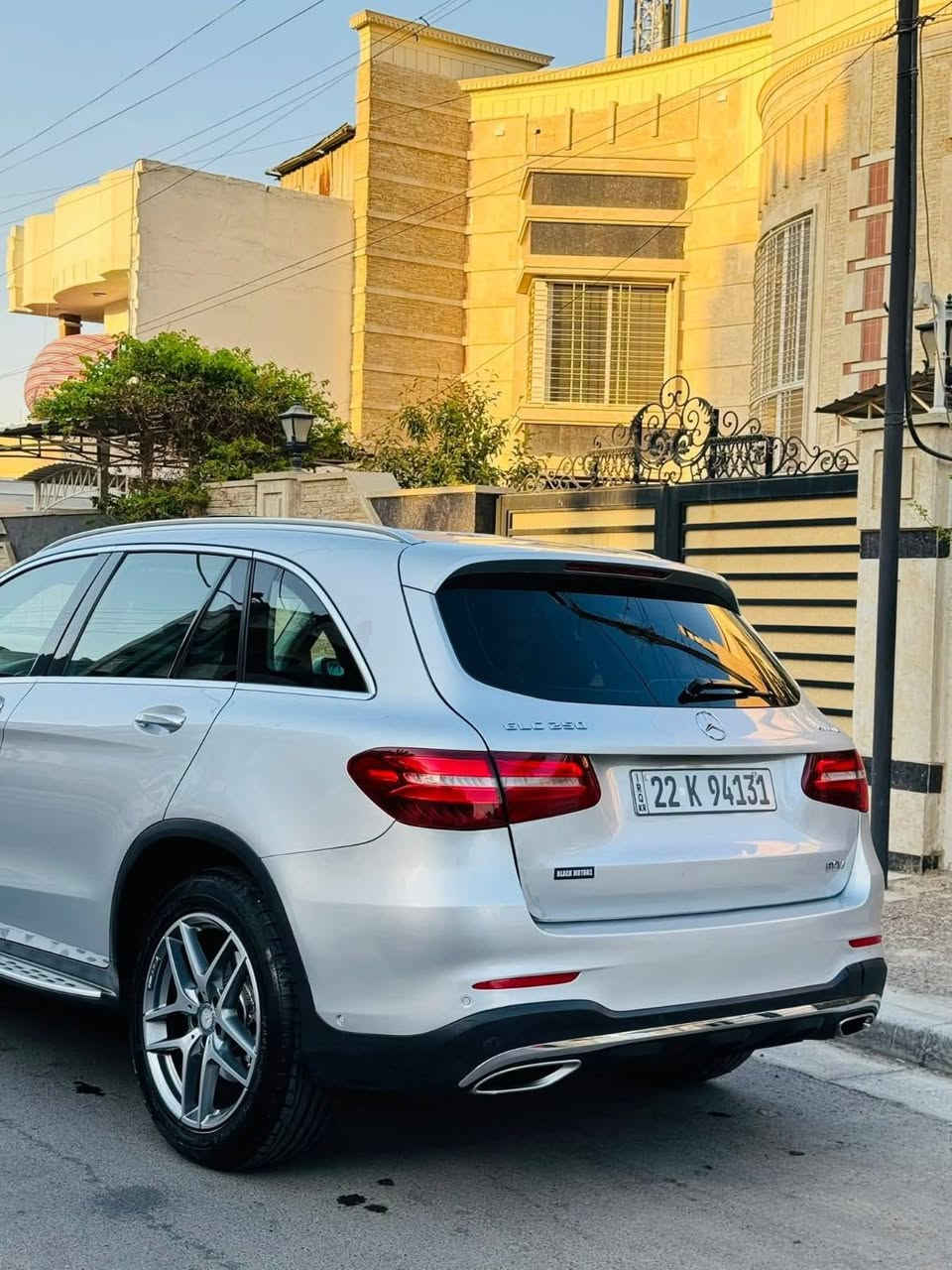 السلام عليكم
للبيع Glc موديل 2017 خليجي وكاله BCM
بانوراما 
بصمه
بصمه تشغيل 
داخل بيجي 
بردات ابواب
٤ كامرات 
دبل ماوس 
شاشه جبيره 
لايت عدسه 
اوتو بارك 
حساس امامي خلفي
بدي AMG بلادي
ستيرن AMG
رادار امامي خلفي 
نقاط عمياء 
ماشيه 108  الف كم
بيها هوايه مواصفات معروفه بالمرسيدس 
بدون نقص كير محرك كهربائيات بلاديات 
بدون صبغ بدون تبديل بدون ايرباك 
مكانها:اليرموك 
للاتصال:*********** 
***********
السعر:25,300 $
