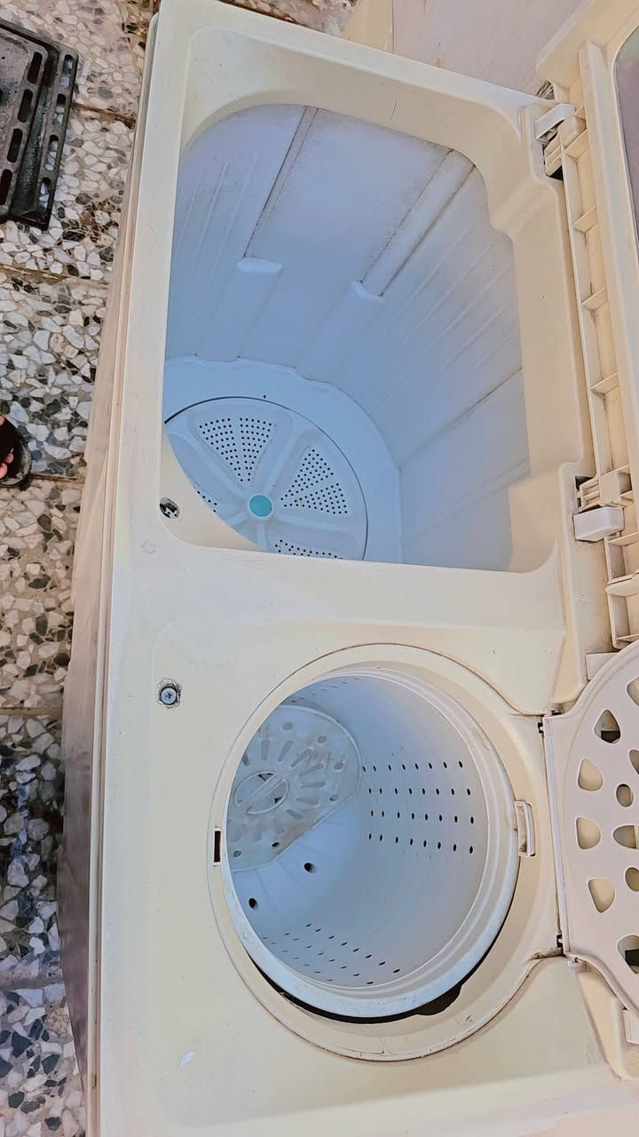 غسالة ملابس هياشي حجم كبير تغسل بطانيه للإستفسار واتس أو اتصال
***********
