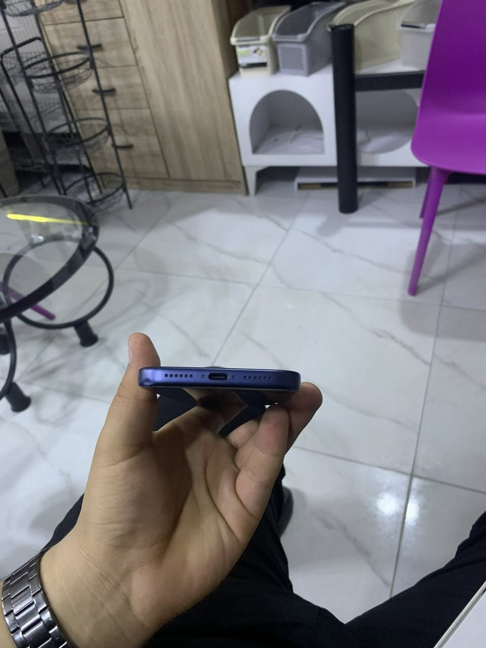 لسلام عليكم 17برو ماكس للبيع ذاكره 256 بطاريه 100مشحون85مره نضيف كلشي ما بي كامل ملحقات ما بي بس الضرر الي بل صوره 
سعره مليون و900بي مجال للشراي
***********
