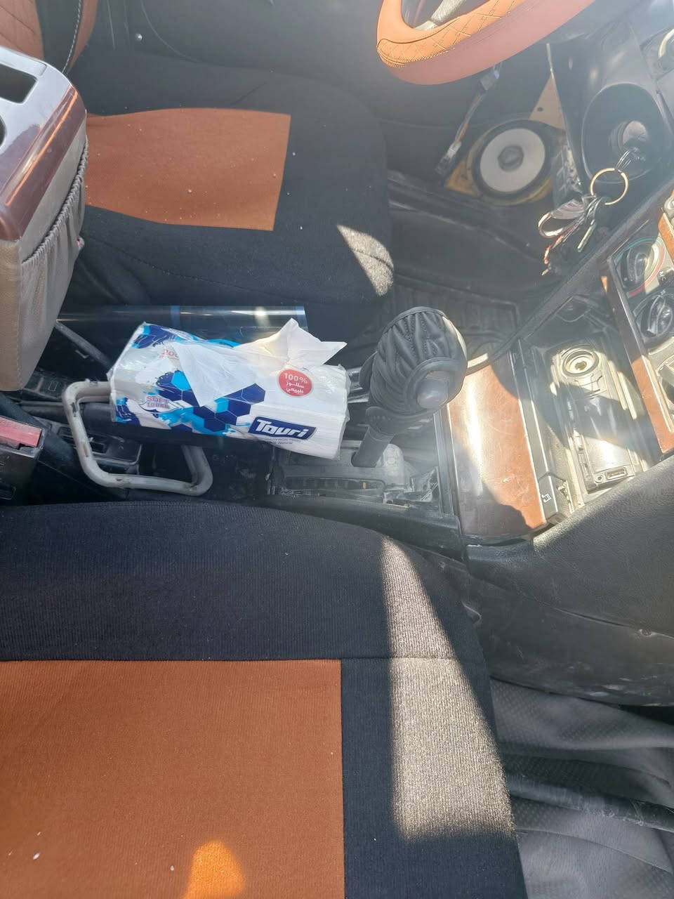 السلام عليكم من بعد إذن مالك الكروب بيجو بارص 2015 مكينه وكير كورلا تبريد تددفئه شغال قبل شهر حورتها هيئه غرامات مصفره  سياره جاهزه مرتبه مال جناي والسياره مال شغل على باب الله سياره بسمي تحويل ثاني يوم *********** السعر 37 بيها مجال حك الجيه
