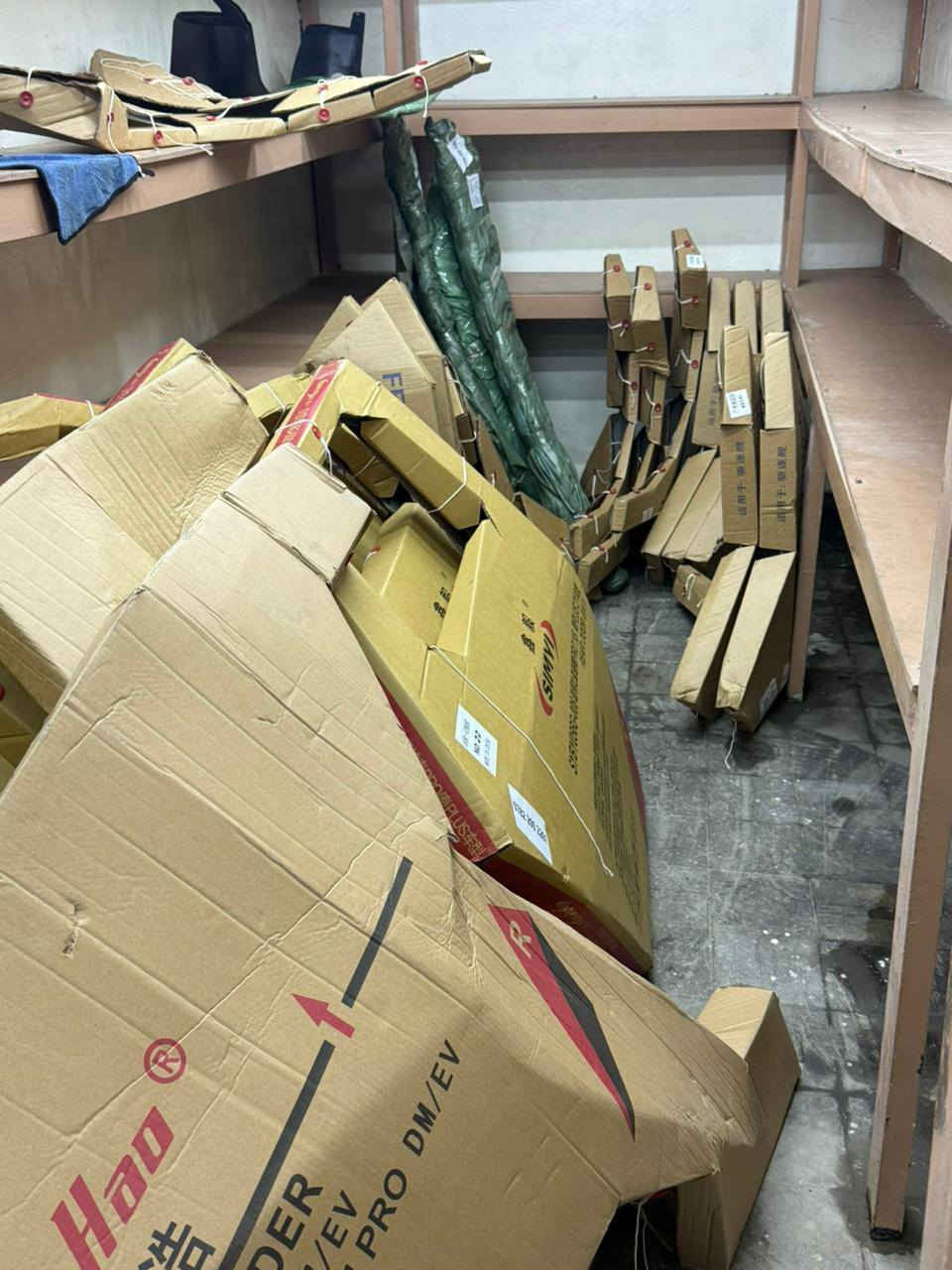 السلام عليكم
يتوفر لدينا قطع غيار سيارت  BYD لكافة الموديلات 
ويتوفر قع غيار دسترويل 
وقطع غيار گن بلاس 
تتوفر خدمة توصيل لكافة المحافضات 
للاستفسار الاتصال على الرقم 
***********
