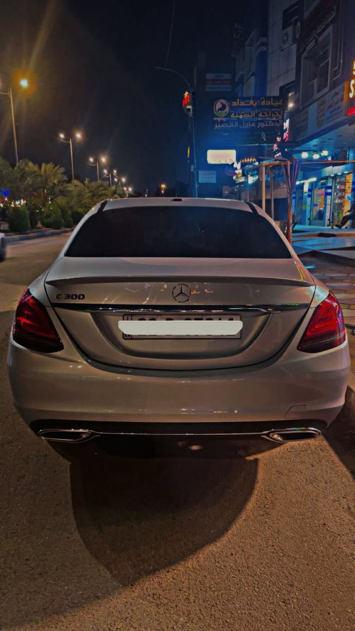 للبيع مرسيدس  c300
موديل 2021
 فوول مواصفات ماشية ٣٥الف  حقيقي
( السيارة نظيفه جدا جدا وبالحقيقه احلى من الصور )

المواصفات 

-اوضاع قيادة خمسه 5 
‏(Eco + comfort + sport +Sport plus +Individual)

-فتحة
-تويل (المرغوب)  
-ماوس
-بصمة تشغيل 
-شاشه كبيرة 
-كشنات كهرباء حتى تجاوي الرأس كهرباء 
-كشنات جلد بلاد 
-خزن ميموري 
-كشنات تدفئة
-نظام التشغيل والاطفاء الذاتي للمحرك 
-استيرن كهرباء مع ذاكرة ( تحكمات لمس ستيرن )
-سايد بريك بصمة 
-لايت زينون دبل عدسة (نظام ذكي )
-اضوية اماميه LED AMG 
-اضوية خلفية LED AMG 
-كشافات ضباب 
-نظام صوتي (BURMESTER)
-قيادة ذاتيه 
-تحديد مسار 
-شفتات ستيرن 
-مري شفط ورادار وهيتر 
-لدات ترحيب بالمري 
-لد داخلي 64 لون بلاد 
-مدخل USP+AUX+Car play 

وباقي المواصفات المعروفه للسيارة 

الحادث ( فقط بنيد مبدل بدون دواخل بدون ايرباك بدون صبغ مبدل وكالة)
الاستفسار ***********
