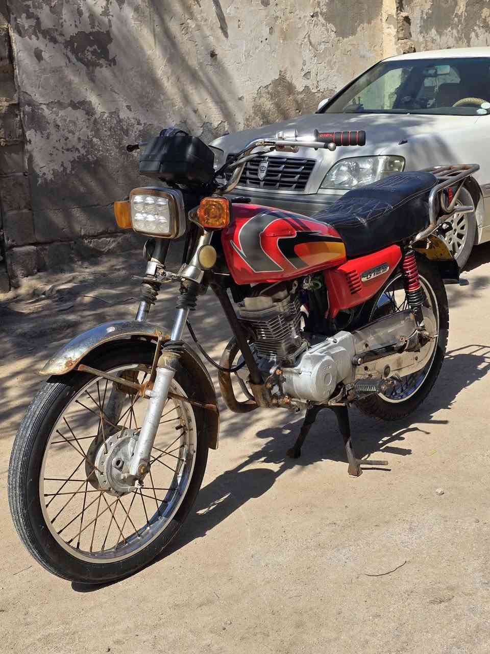 دراجة ناما شلامجة نظيفة كلشي شغال بيها ادوات مكفولة من باب البيت تاخذها اللون احمر موديل 2023
كهربائيات شغالة كلوبات غيرة كله شغال 
السعر 500 وبيها مجال للشراي
للتواصل *********** البصرة, العراق
